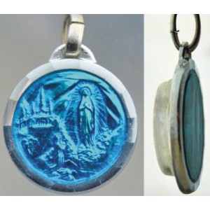 Médaille émail bleu avec eau de Lourdes.
